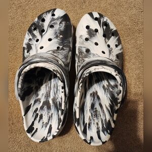 NWOT Size 11 Women's Marbelized Platform CROCS